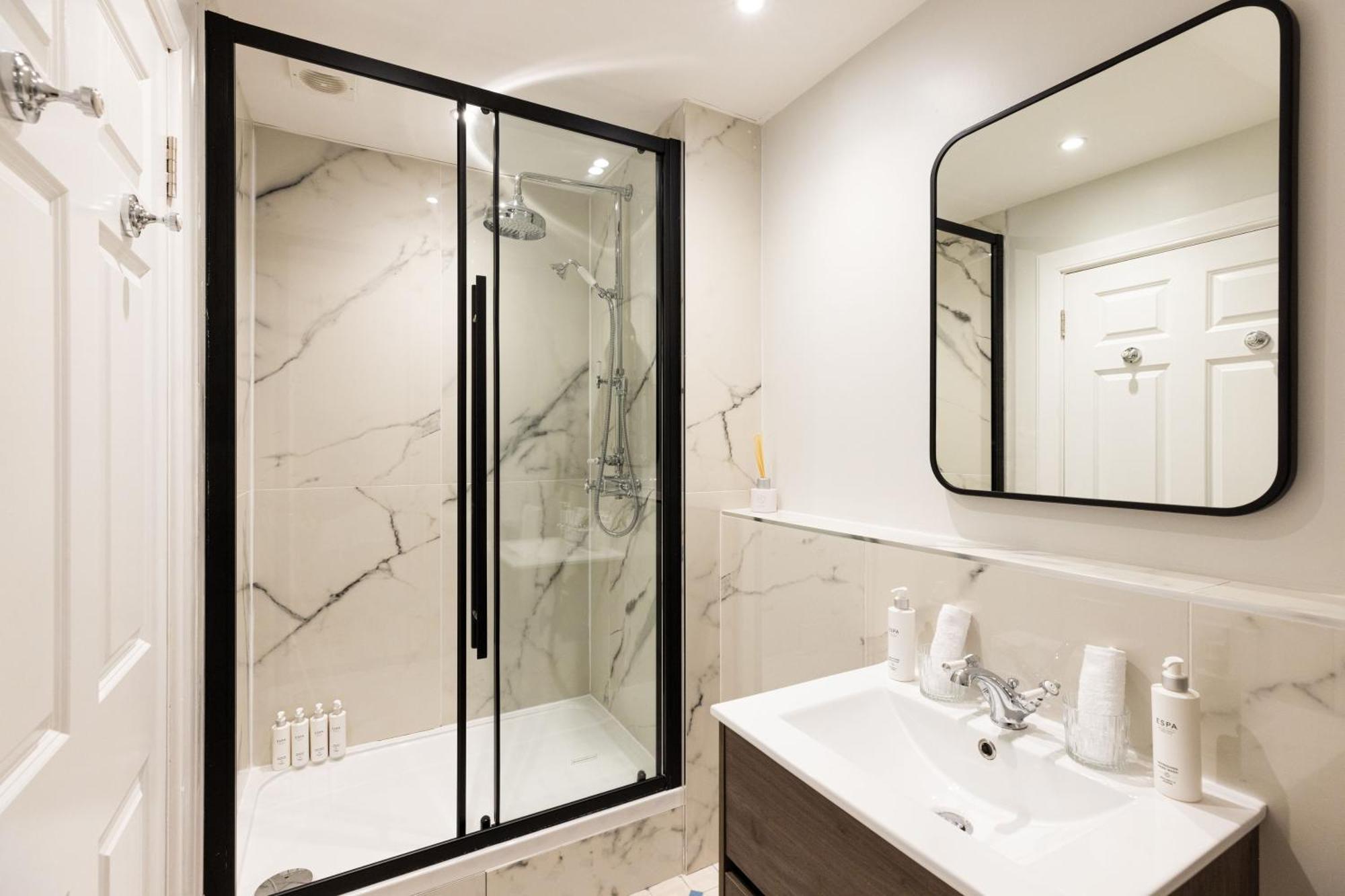 Righ Properties - Luxurious City Centre Three Bedroom Apartment 에든버러 외부 사진