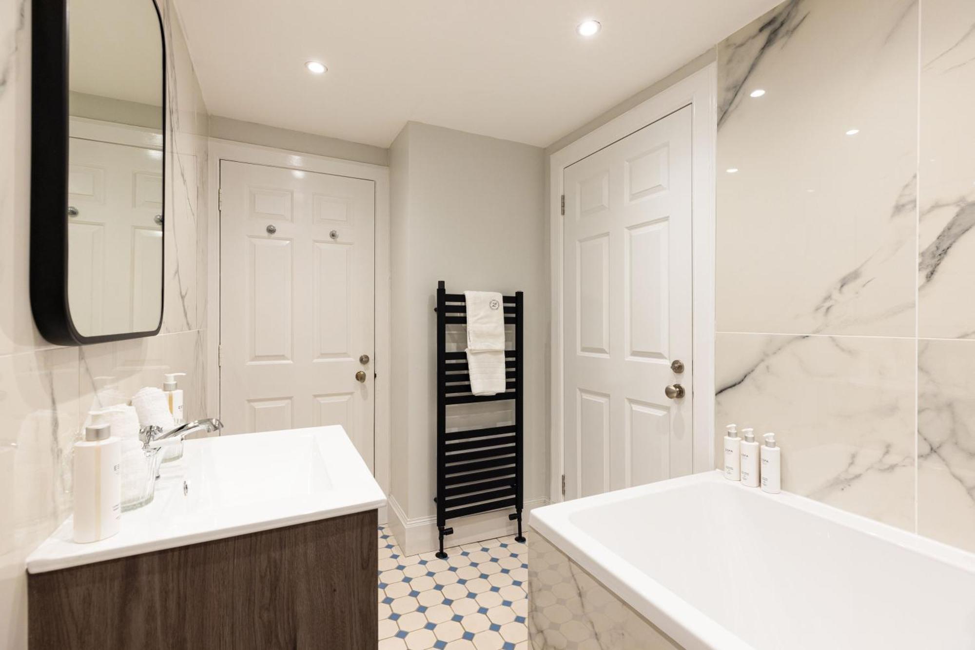 Righ Properties - Luxurious City Centre Three Bedroom Apartment 에든버러 외부 사진