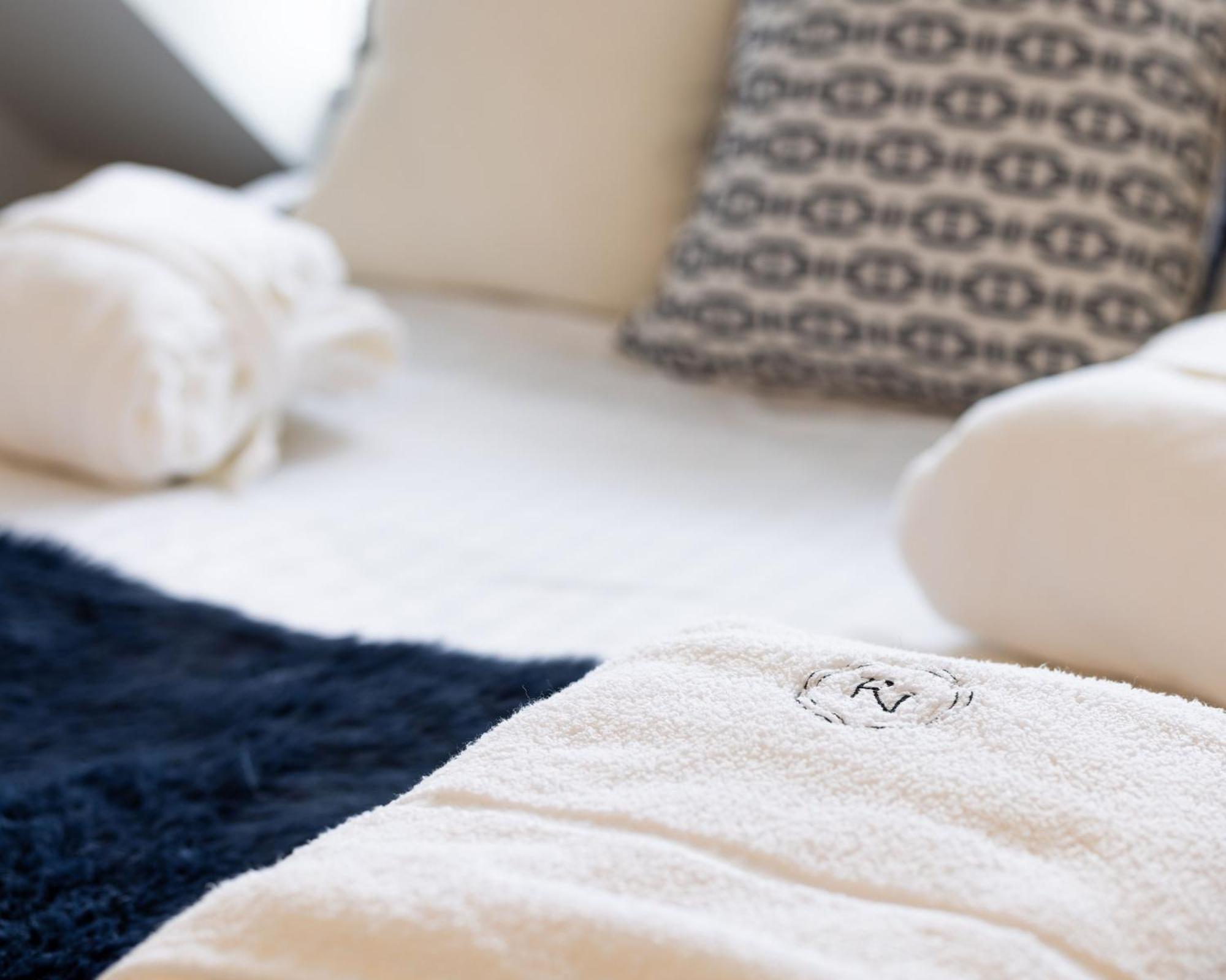 Righ Properties - Luxurious City Centre Three Bedroom Apartment 에든버러 외부 사진